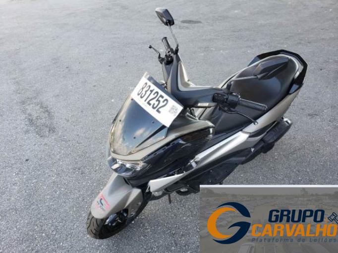 YAMAHA NMAX 18/18